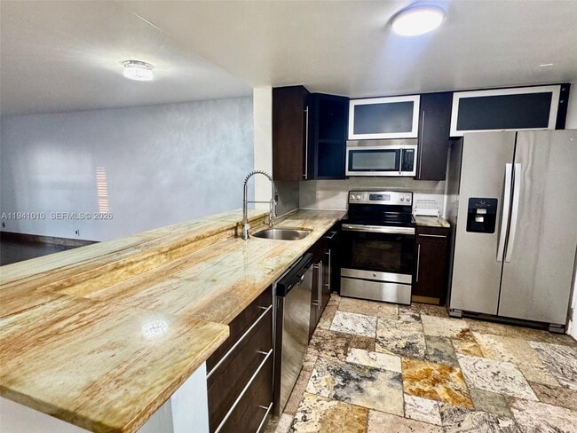 Foto del edificio - 900 NE 12th Ave