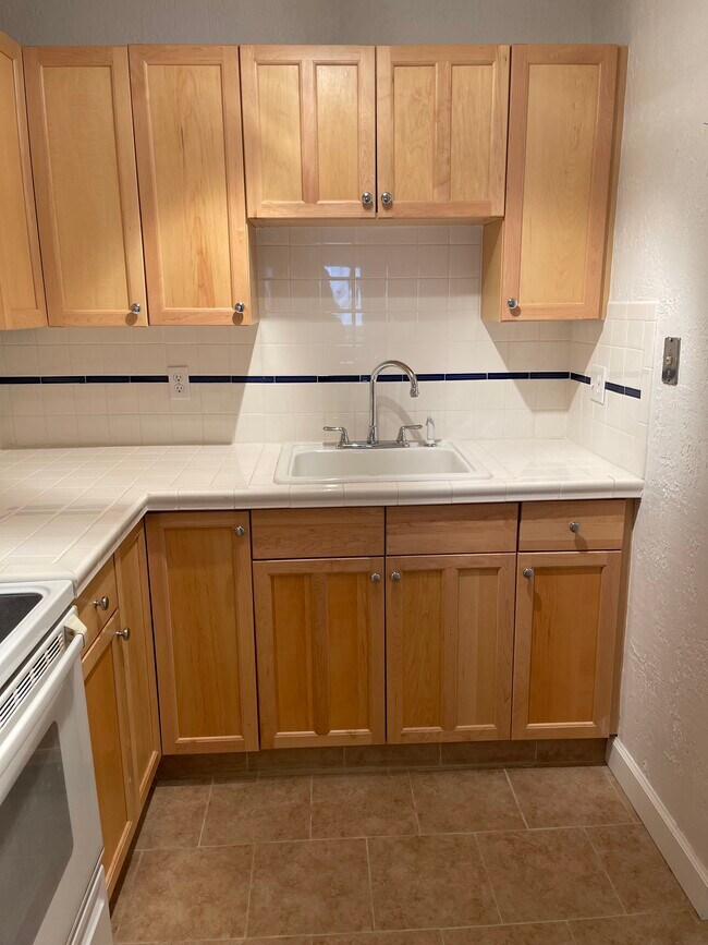 Kitchen - 60 Vining Ct