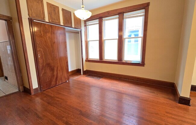 Foto del edificio - 3337 N Springfield Ave