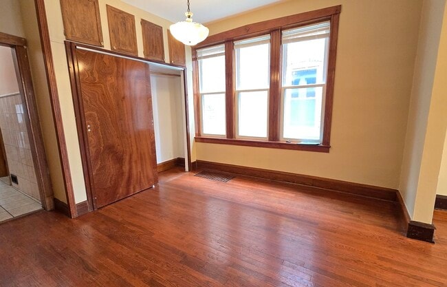 Building Photo - 3337 N Springfield Ave