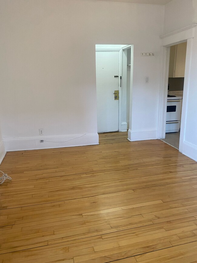 Building Photo - 362 Friel St