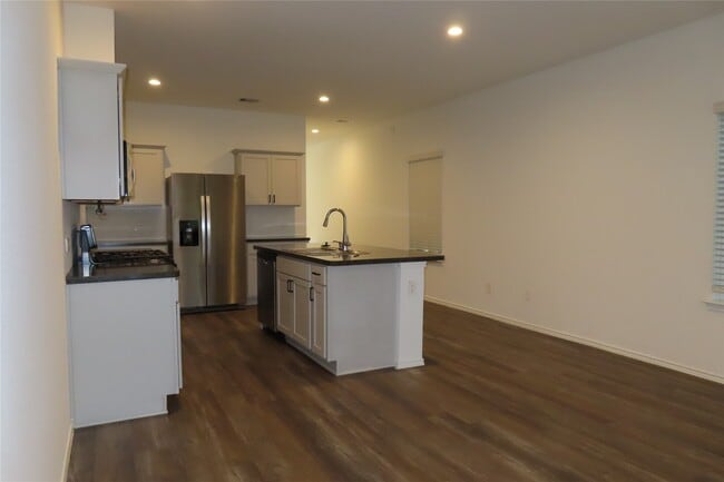 Building Photo - 24438 Elmwood Falls Dr