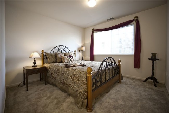 Building Photo - 15240 Red Tail Dr