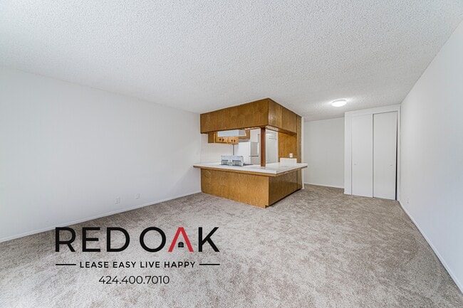 Building Photo - 15000 Moorpark St