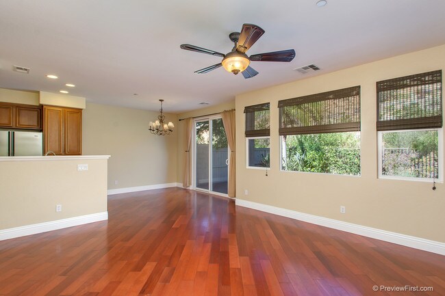 Foto del edificio - 990 Pearleaf Ct