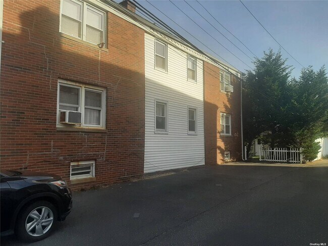 Foto del edificio - 66 Neptune Blvd
