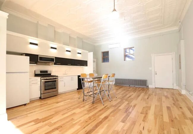 Foto del edificio - 1316 W Erie St