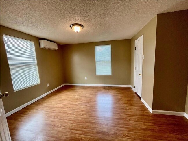 Foto del edificio - 2122 Stander Pl