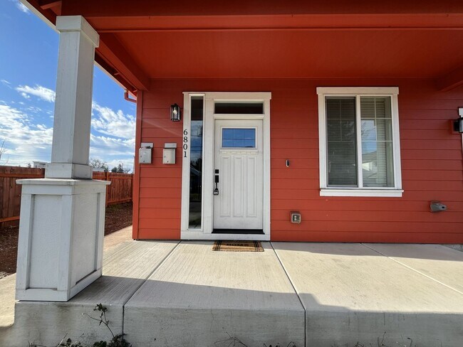 Building Photo - DKN1459