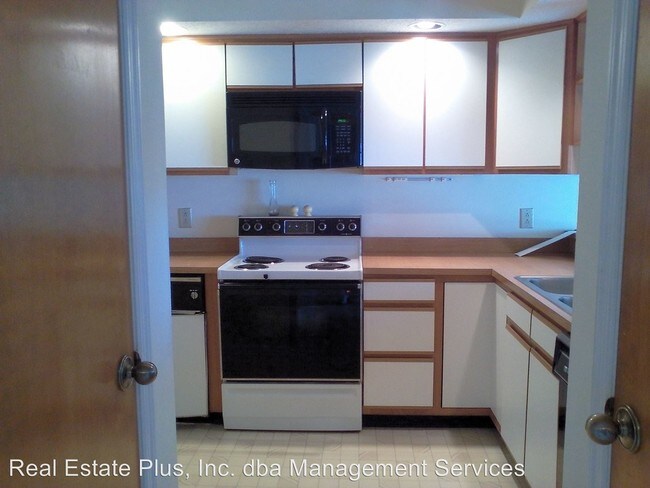Building Photo - 9123 Riverview Dr