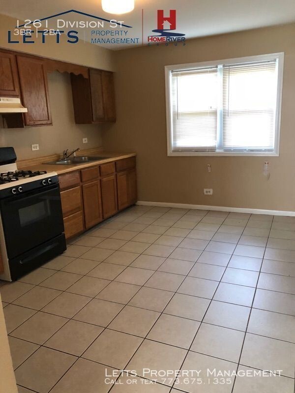 Building Photo - NEWLY RENOVATED, 3 BED, 1.5 BATH