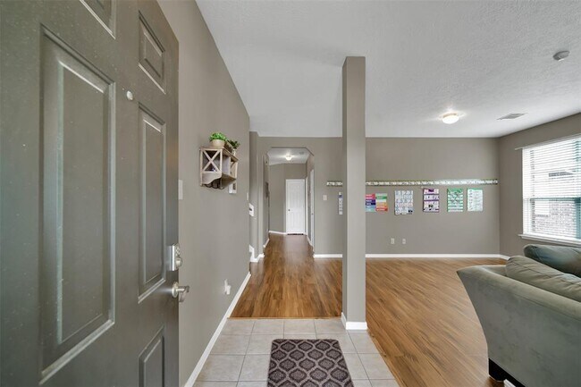 Foto del edificio - 8819 Willow Wild Dr