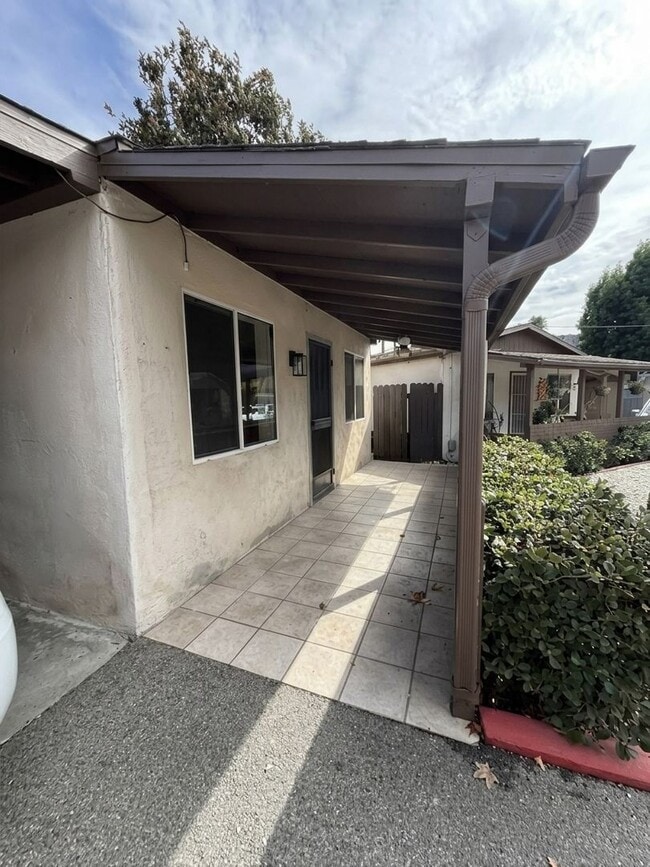 Building Photo - 2400 Fairway Ave