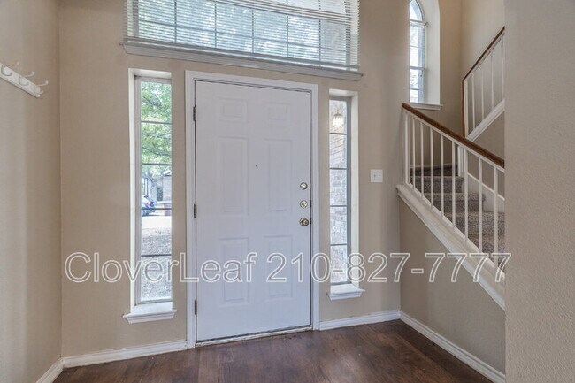 Foto del edificio - 7121 Lynn Lake Dr