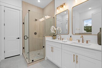 Building Photo - 717 Janisch Rd