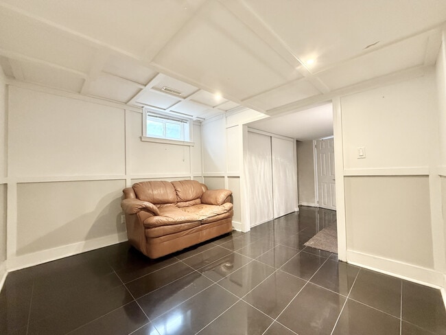 Building Photo - All-Inclusive 1-Bedroom Basement Apartment with His & Hers Closets in Scarborough