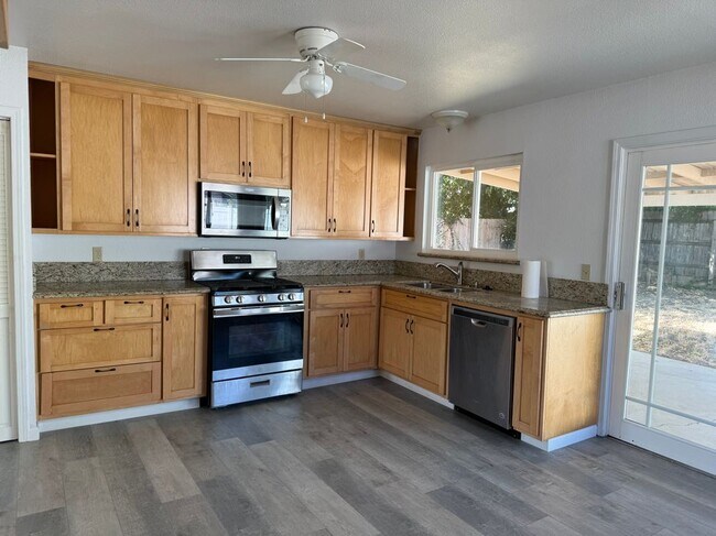 Building Photo - 879 Baywood Way