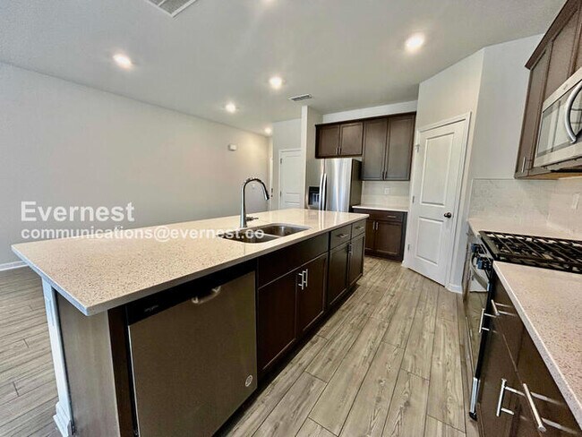 Foto del edificio - 322 Timberland Ave