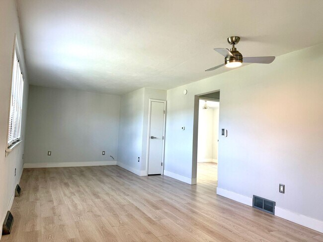 Foto del edificio - 8556-8558 Kirsch Road