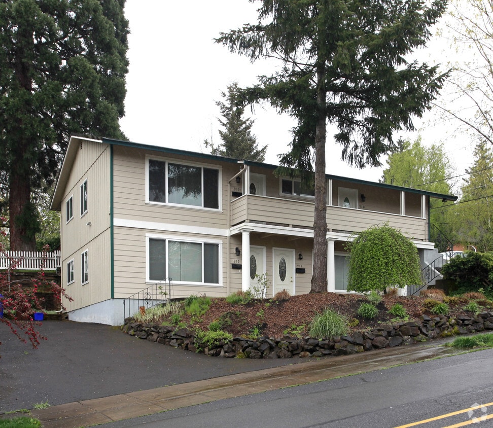 915919 12th St, Oregon City, OR 97045 Apartments in Oregon City, OR