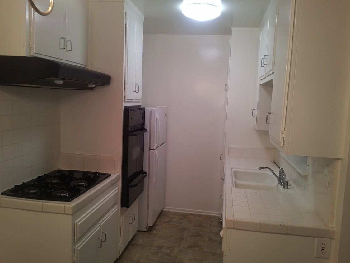 Kitchen - 4429 Coldwater Canyon Ave