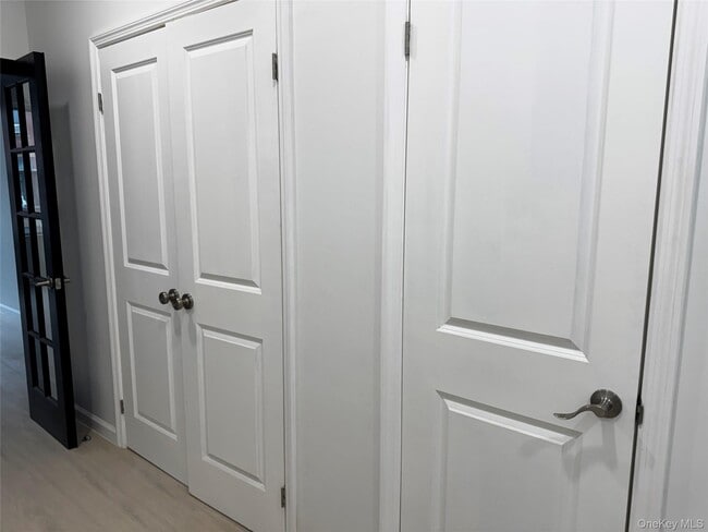 Building Photo - 754 Manhattan Ave