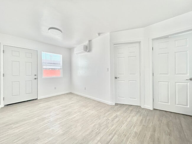 Building Photo - 1763 W 38th St