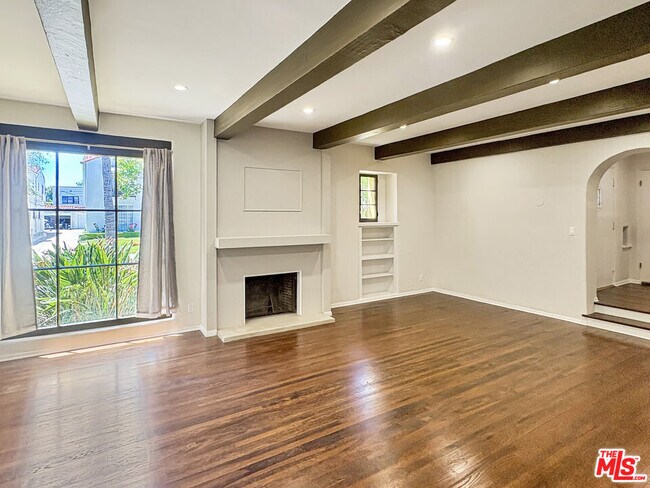 Foto del edificio - 170 N Orange Dr
