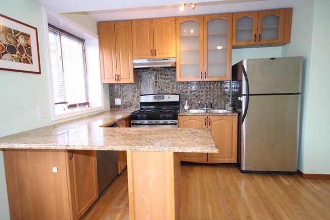 Foto del edificio - 1384 E 19th St