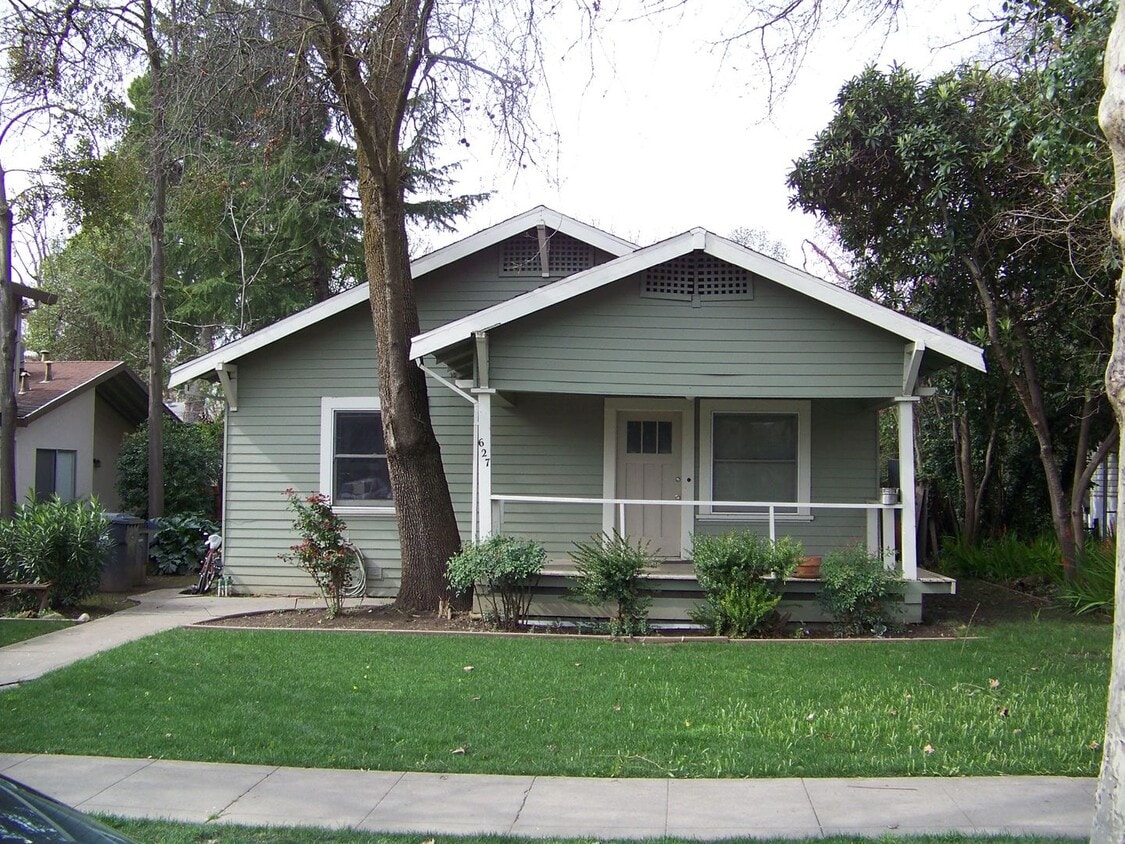 Primary Photo - Great downtown location