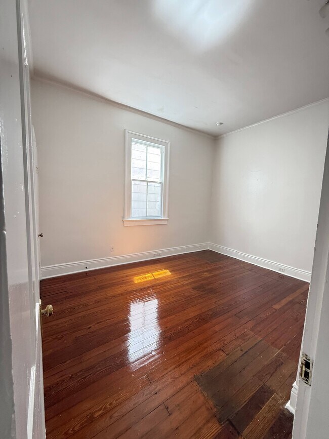 Building Photo - 4018 Coliseum St