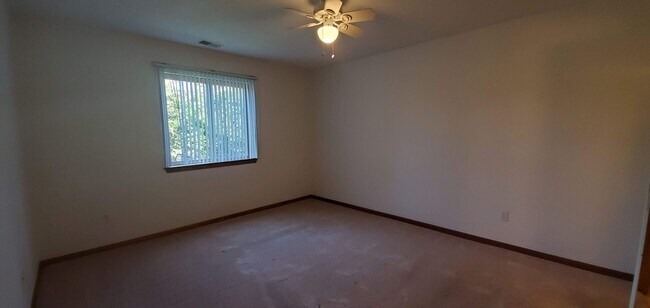 Building Photo - Two Bedroom Condo in Stadium Meadows!