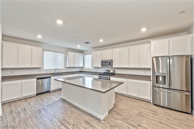 Foto del edificio - 243 Polaris Ridge Ave