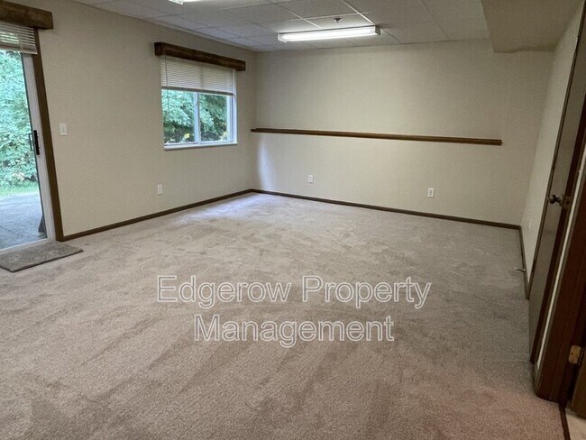 Foto del edificio - 4017 Woodrush Ln