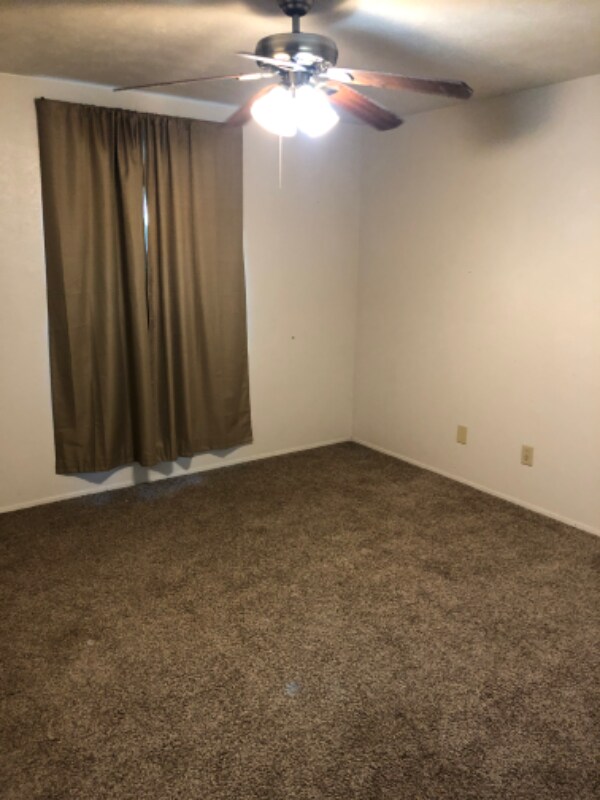 Foto del edificio - 523 Woodcrest Way