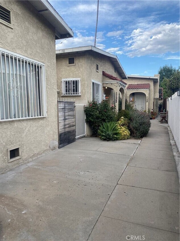 Primary Photo - 1132 Mariposa Ave