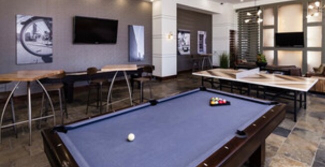 Building Photo - 756 E 19th Ave