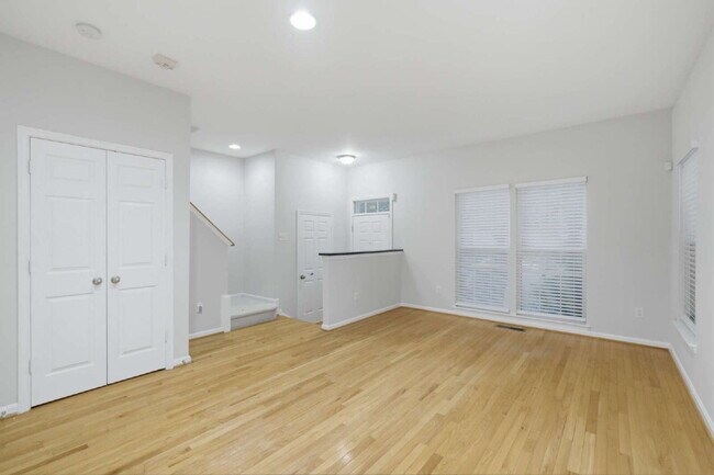 Foto del edificio - Elegant End-Unit Townhome with Exceptional Community Amenities