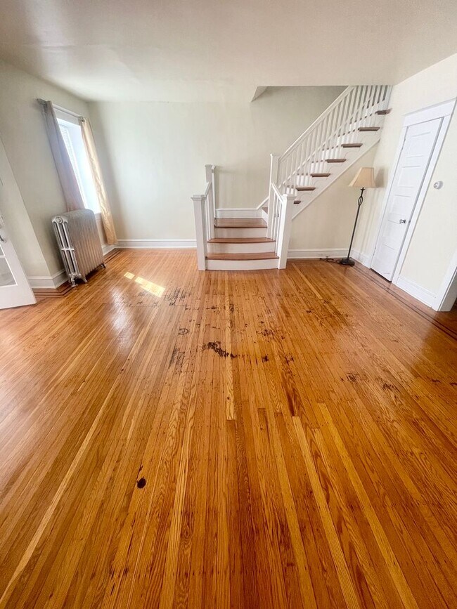 Foto del edificio - Stunning 3-Bed 1.5 BA Townhouse in Overbrook!