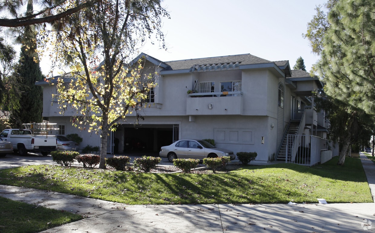 Building Photo - 6331 Los Robles Ave