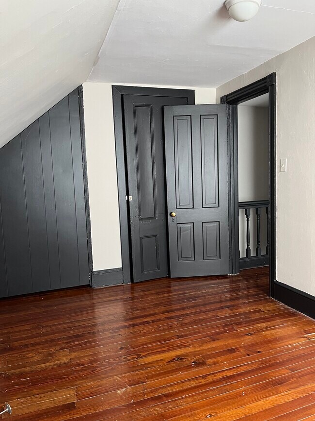 Bedroom - 359 Nassau St
