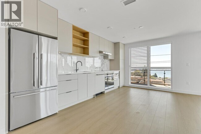 Photo du bâtiment - 422 E 3rd St