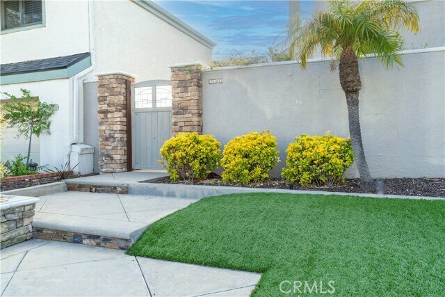 Building Photo - 30001 Running Deer Ln
