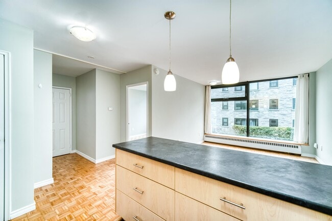 Building Photo - 1545-1545 Oxford St