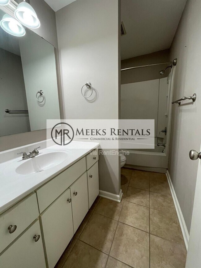 Foto del edificio - 1002 Fairway Gardens Dr