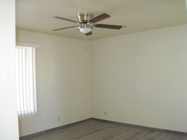 Building Photo - 426 S. Bowie Ave