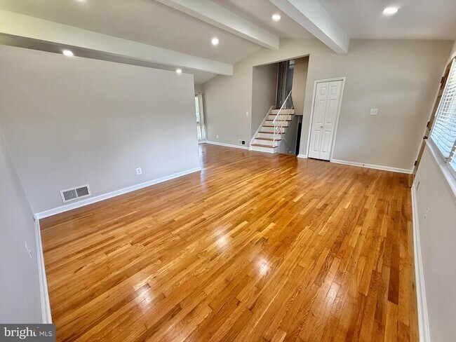 Foto del edificio - 7700 Glenister Dr