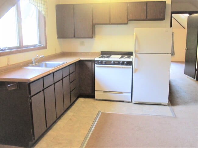 Building Photo - 2421 Beechwood Blvd