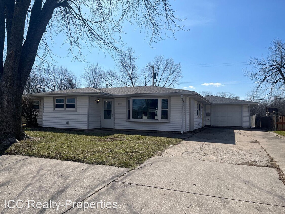 3 br, 2 bath House 2322 8th ST House for Rent in Silvis, IL