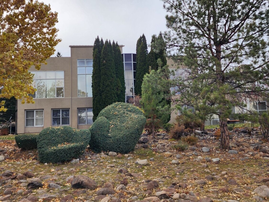 Foto principal - Multi-level Mosaic Mansion in Southwest, Reno